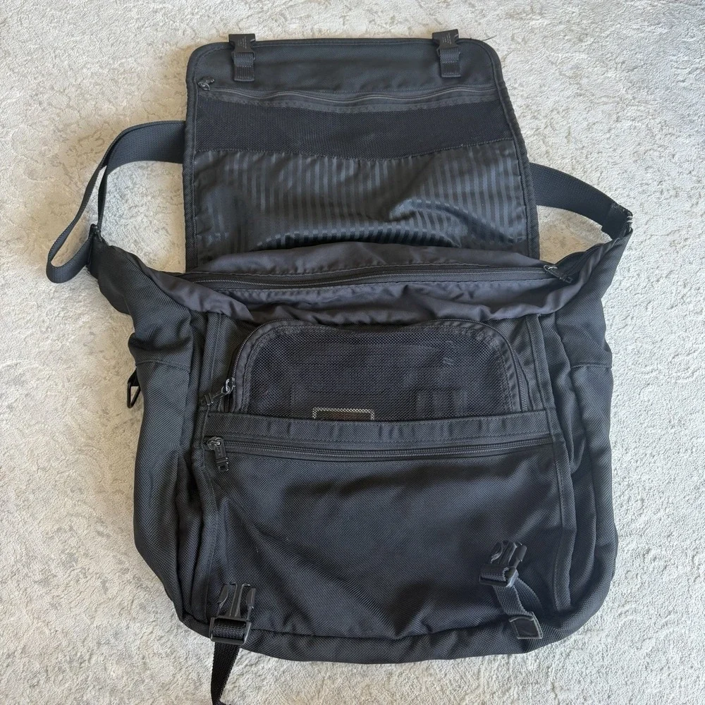 Tumi Messenger Office Mens Bag Briefcase Crossbody Laptop Travel Case